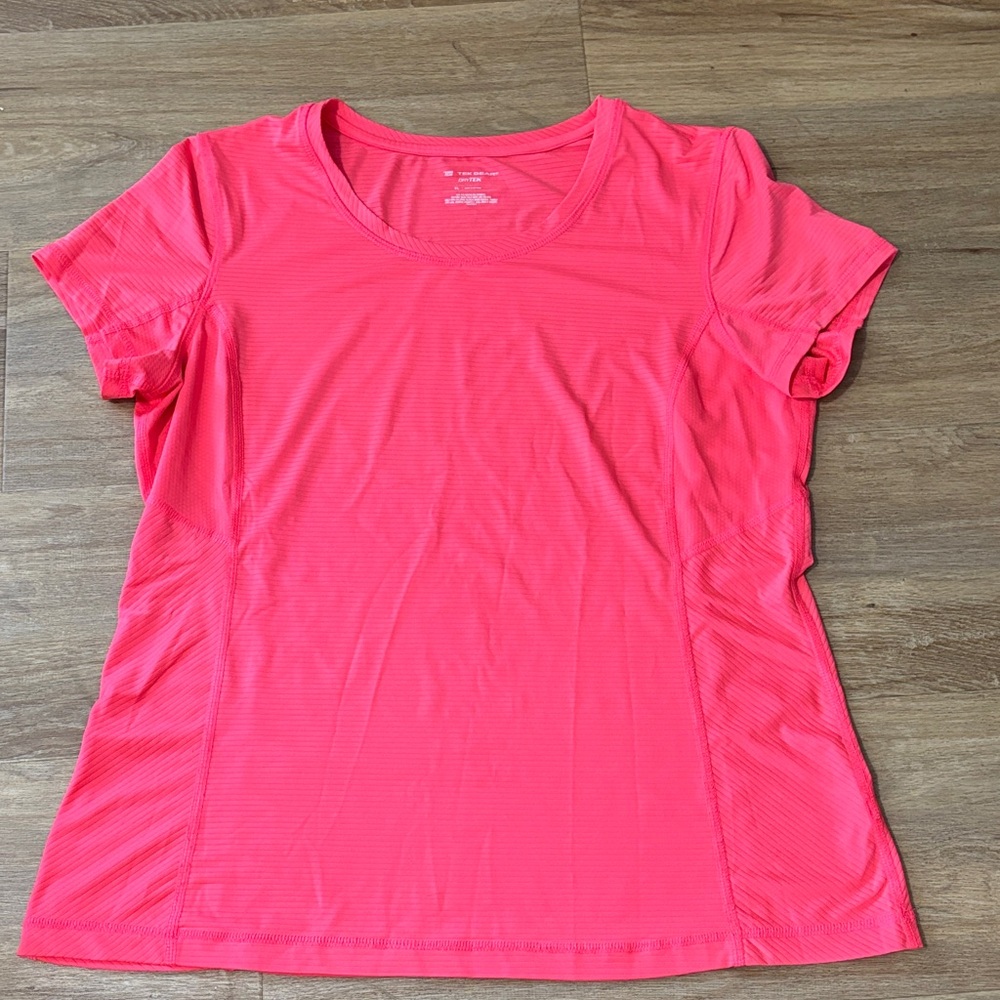🟤🟤Tek Gear Bright Pink Short Sleeve Tee